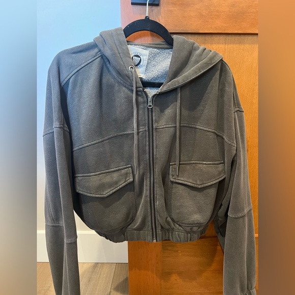 Urban Outfitters Jackets & Blazers - Urban Outfitters Charcoal Gray Cropped Zip Hoodie